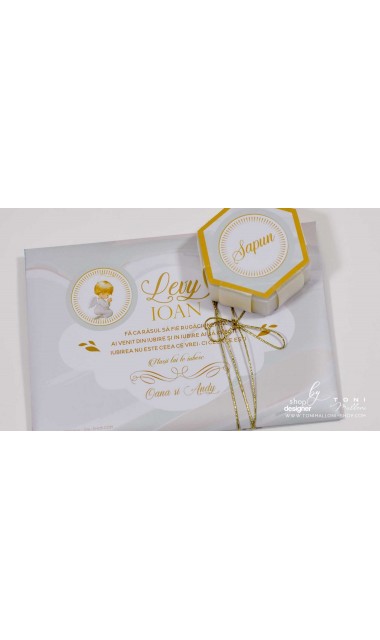 Trusou de botez cu ingeri si broderie personalizata aurie si pattern marble crem mint 24